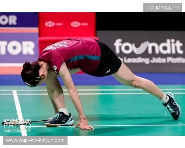 羽毛球女单被风吹得站不稳？让风儿成为你的助力而非阻力