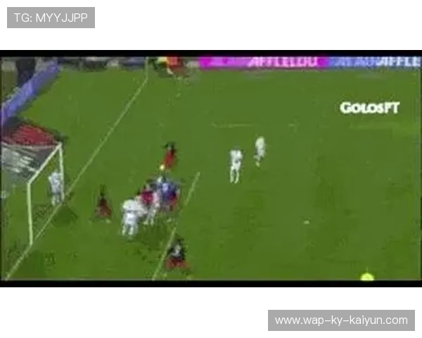 足球前锋挑射太离谱全网嘲：一脚偶像变“段子手”的瞬间