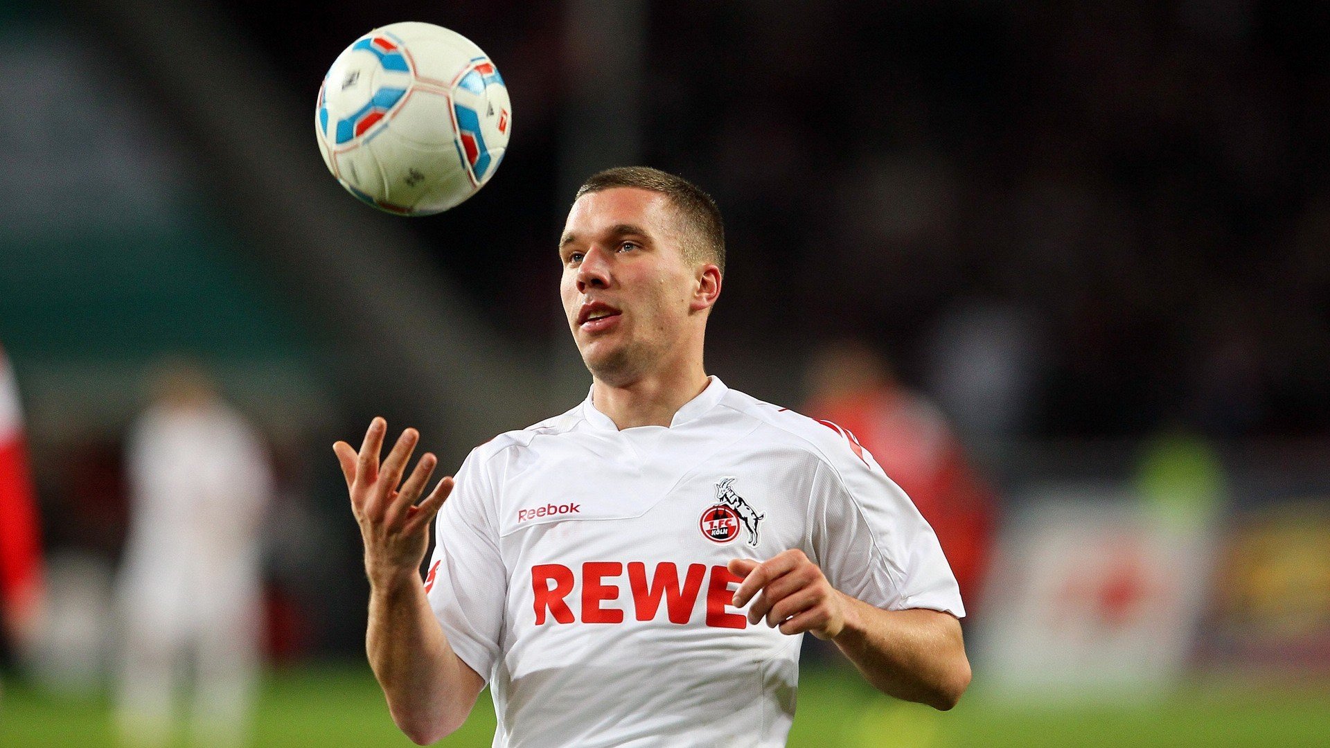 中国花样滑冰大奖赛青少年组，新人组合以优美表演摘金，花样滑冰青少年系列赛